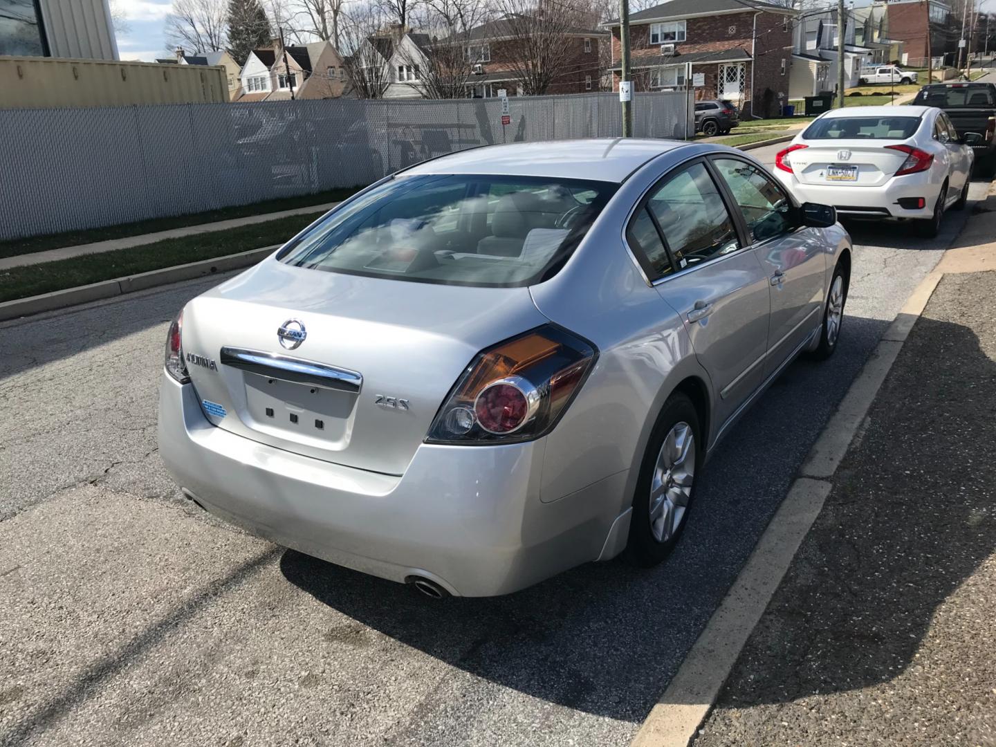 2012 Silver /Gray Nissan Altima 2.5 S (1N4AL2AP2CC) with an 2.5 V4 engine, Automatic transmission, located at 577 Chester Pike, Prospect Park, PA, 19076, (610) 237-1015, 39.886154, -75.302338 - Photo#4